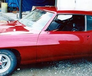 How to Pick the Right Antique Car Restoration Shop